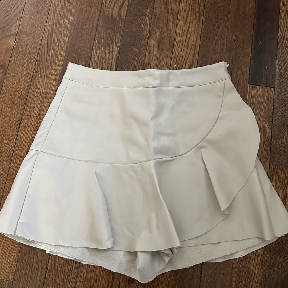 DO+BE Cream Mini Skort